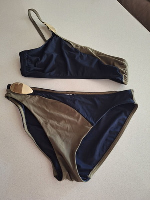 Calvin Klein swimsuit like new, size M, black and green