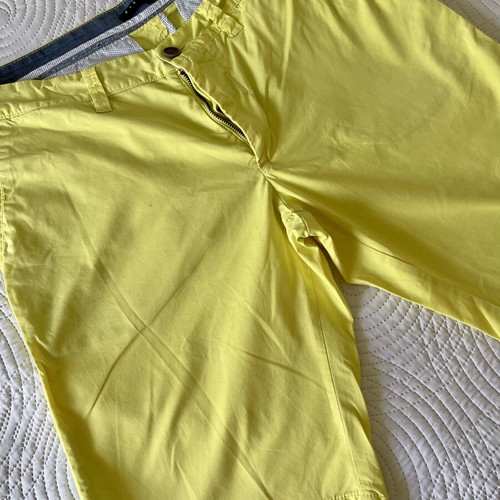 Men's Bermuda shorts yellow size M like new