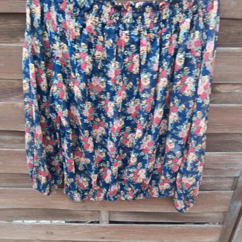 Enzzo blouse one size, like new, blue and red polyester