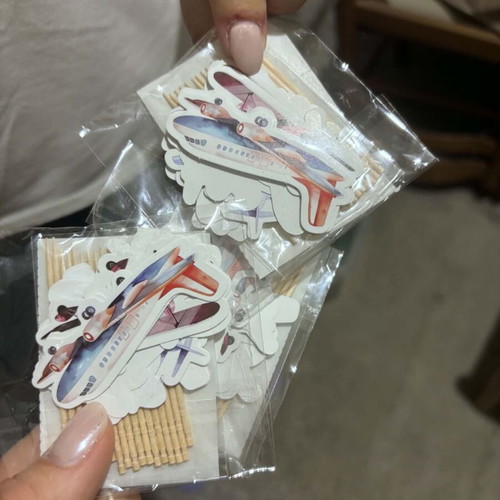 Toothpicks for cupcakes with travel theme