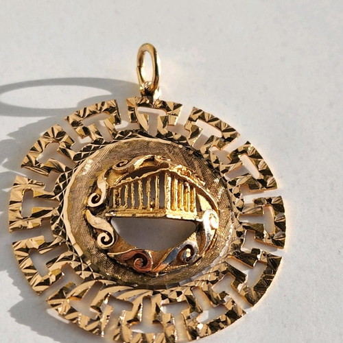 Gold pendant 14 carat used with embossed Acropolis