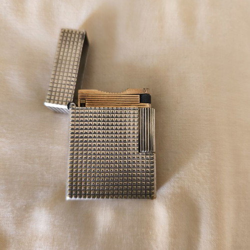 ST Dupont lighter used, needs repair, very good condition