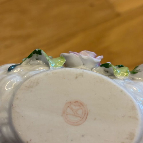Small decorative porcelain basket like new