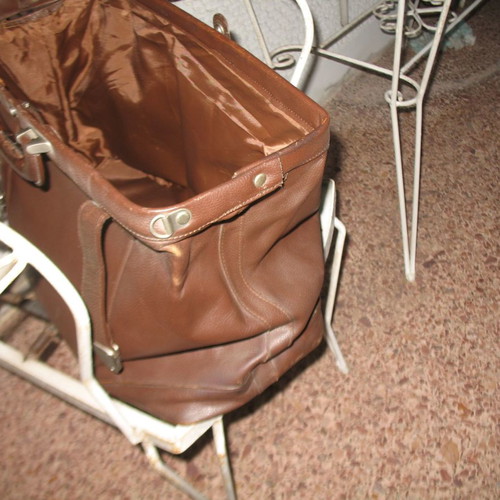 Vintage leather professional or medical bag in very good condition