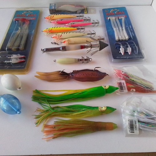 Fishing lure set 20 pieces with Red Gill and Storm silicone baits