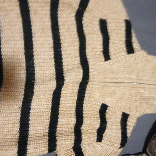 Zara warm sweatshirt 6-7 years with zipper like new, black and beige