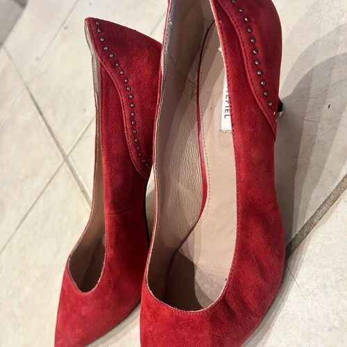 Women's pumps used, various sizes and colors