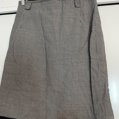 Skirt black and white checkered fabric size 40 like new