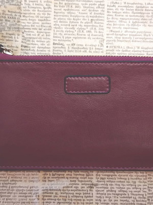 Leather wallet used with zipper in burgundy color
