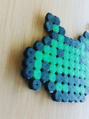 Atari Space Invaders keychain new handmade with pyssla