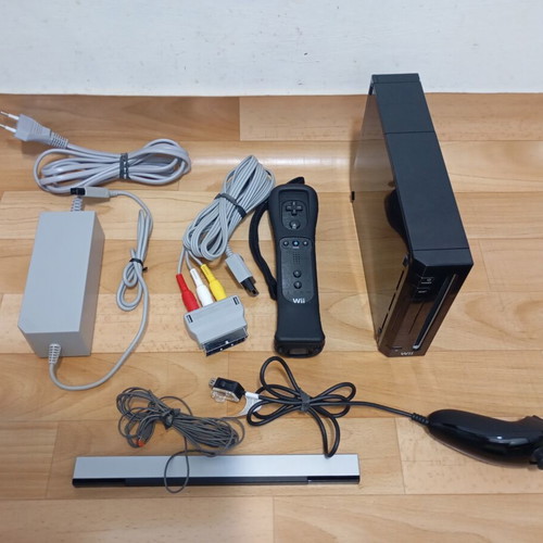 Wii console with controller used, good working condition