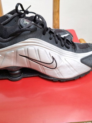 Nike Shox R4 μεταχειρισμένα μαύρα αθλητικά μέγεθος 41