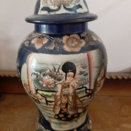 Satsuma hand painted vintage Chinese vase new condition