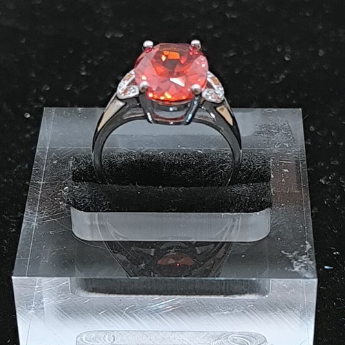 Ring with Large Red Crystal new, elegant fashion jewelry