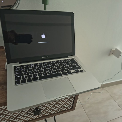 MacBook Pro 13" Early 2011, Intel i5, 8GB RAM, 250GB Samsung SSD