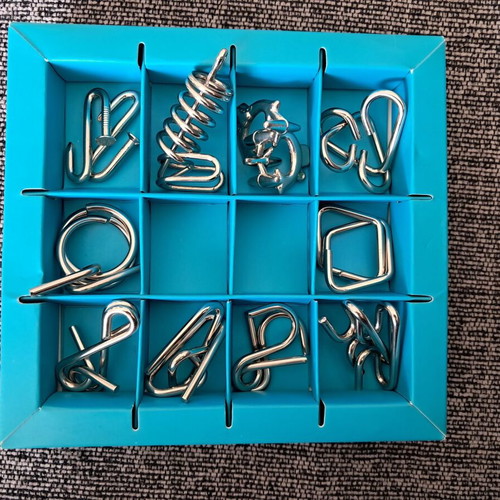Metal puzzle set like new, pack of 10