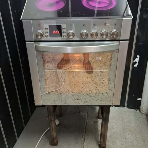 Pitsos Electric Stove like new, fully functional