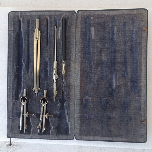 English compass set used with missing parts