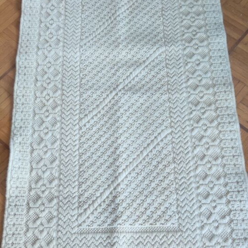 Bedroom rug set like new, 3 pieces, ecru-beige