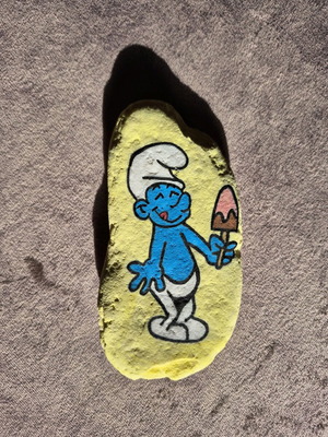 Decorative stone with Smurf made to order, painted with acrylics and tempera