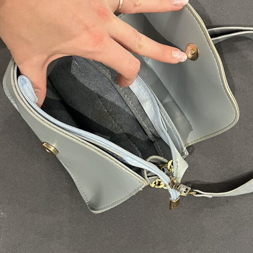 Bee crossbody bag used, blue color