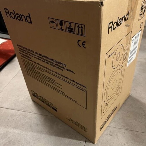 Roland DS-5 studio monitors used, pair with cables and manuals