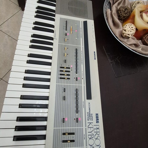 KORG synthesizer like new with case and memory cards