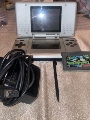 Nintendo DS used with TMNT game, charger and stylus