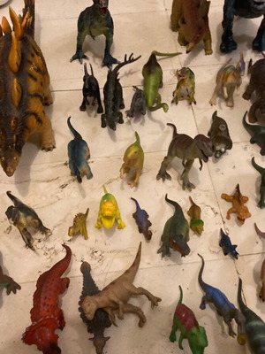 Dinosaurs and other animals like new, over 60 figures