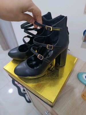 High-heeled shoe like new, black, size 40, comfortable with platform