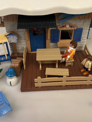 Playmobil Winter Chalet Ski Lodge like new with figures and accessories