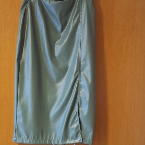 Midi leatherette skirt like new, khaki color, elastic waist