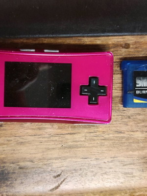 Gameboy Micro μεταχειρισμένο με κασέτα, θήκη και φορτιστή