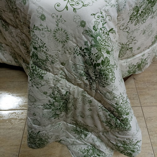 Double quilt new with 2 pillowcases, two-sided cotton satin