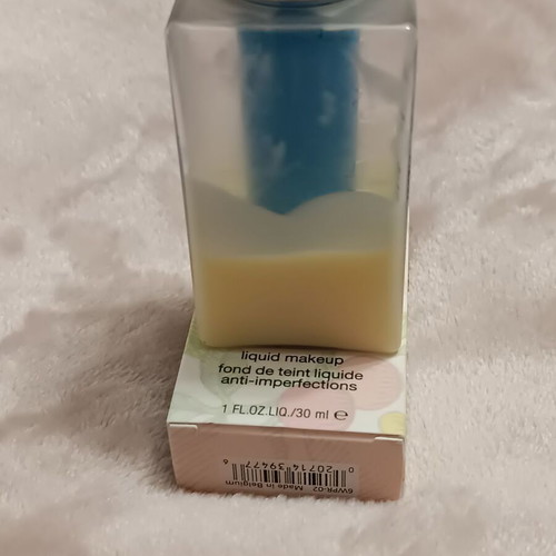 Clinique Foundation new with gifts shade Ivory