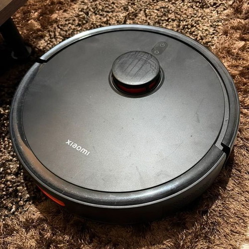 Xiaomi Robot Vacuum S20 like new with charging base and warranty