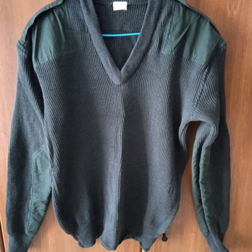 Military wool sweater like new with epaulets