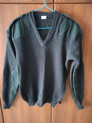 Military wool sweater like new with epaulets