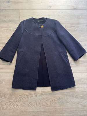 Zara short coat in blue, like new, size S, 66% wool