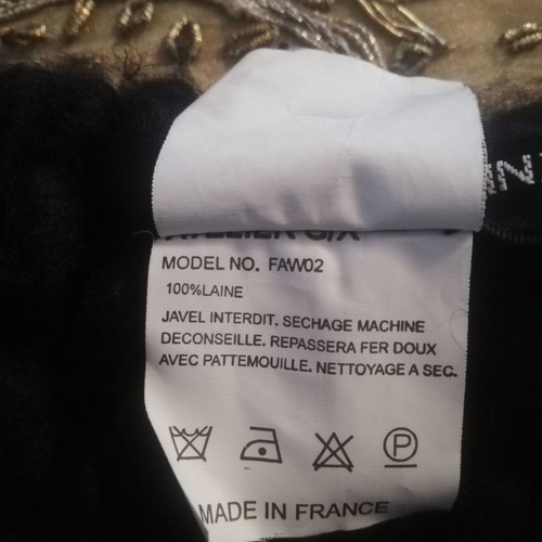 Wool collar with leather detail brand new