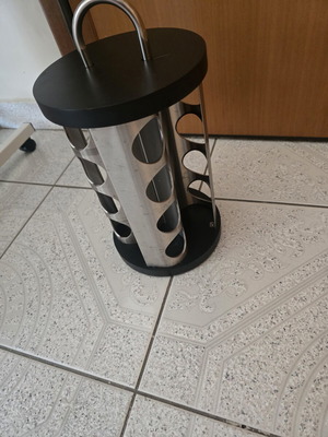 Rotating spice rack with 16 slots for round jars