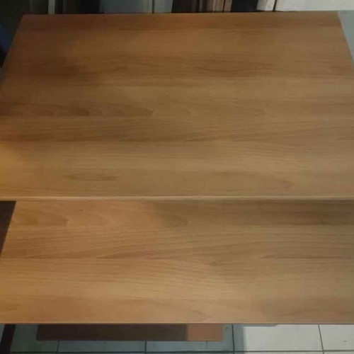Computer desk like new with folding shelves and wheels