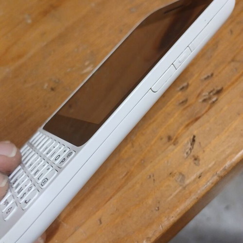 Blackberry SQR100-1 white used with minor damage
