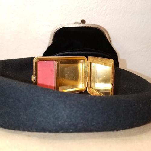 Vintage Art Deco rouge compact by VANSTYLE used with mirror