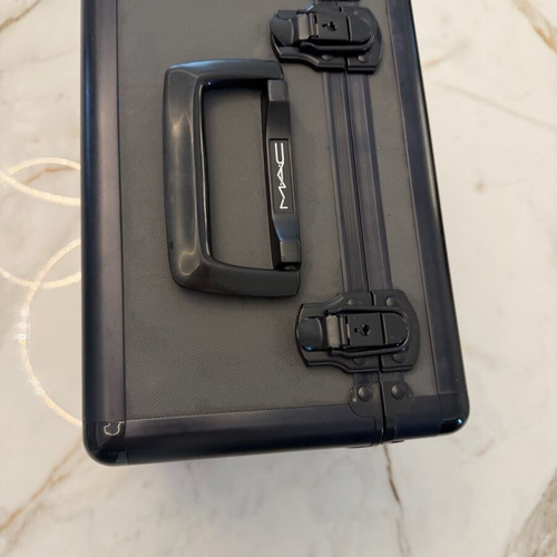 MAC Professional Train Case 4-Tier like new, professional makeup case