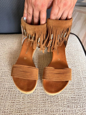 Shoe Bizz suede sandals with fringes size 37 used, brown