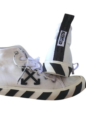 Off-White Virgil Abloh βουλκανισμένα ψηλά sneakers σαν καινούργια, λευκά και μαύρα, μέγεθος 43