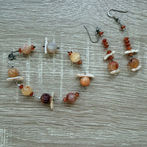 Handmade jewelry set with orange semi-precious stones, agate and carnelian