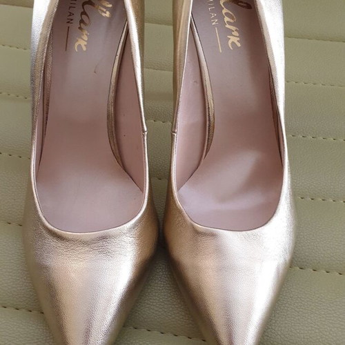 Mark Milan pumps new, size 41, gold color