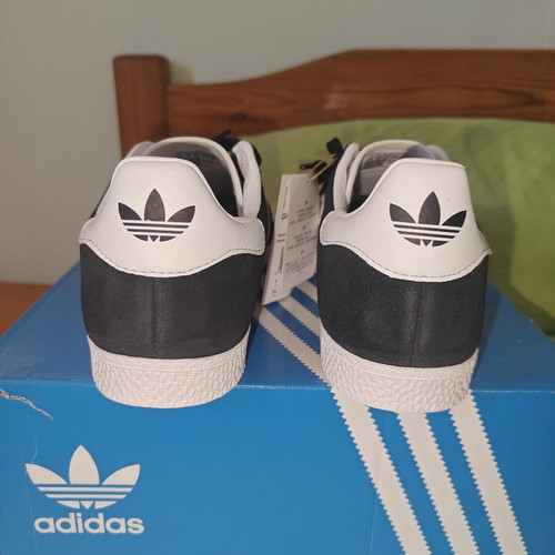 Adidas Originals Gazelle Unisex sneakers new, size 39, black and white
